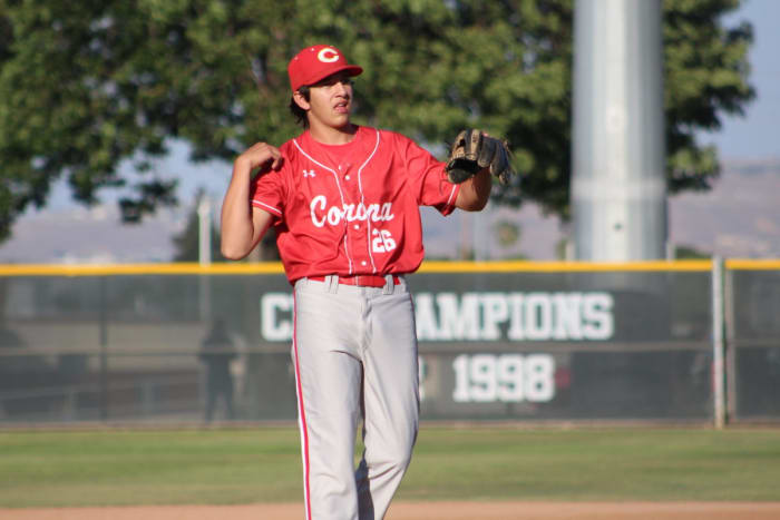 Norco-vs.-Corona-baseball_7738